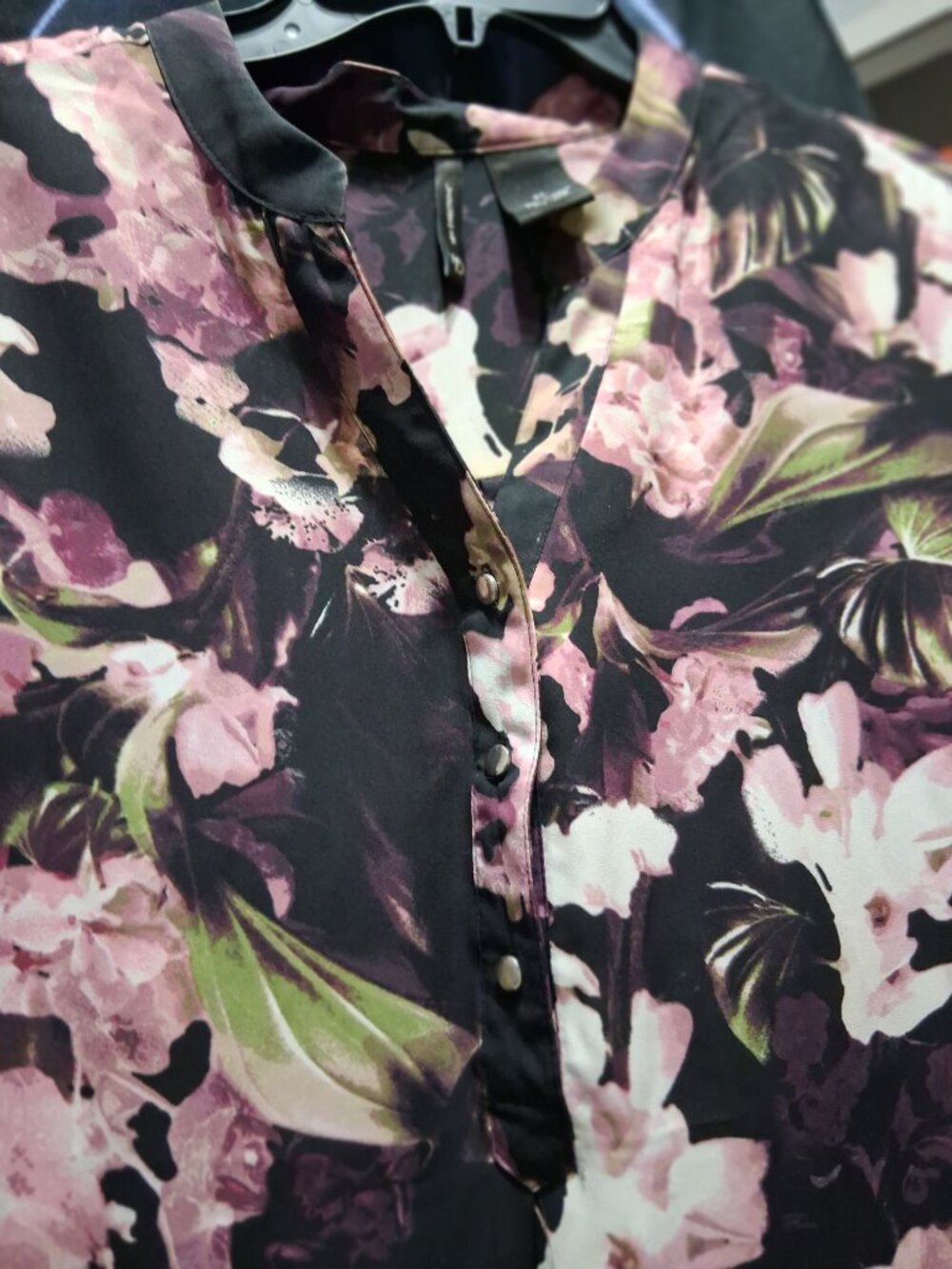 New Direction Black Floral Blouse Roll Tab Sleeve Pleated Back XL - Picture 4 of 5